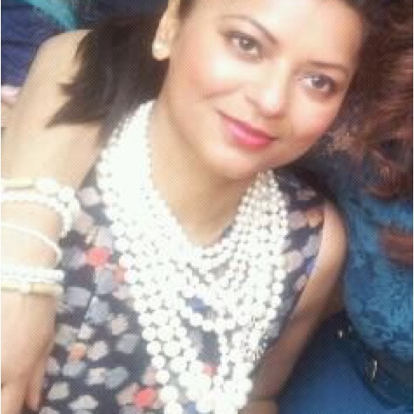 Henri Bendel gorgeous multi layered pearl fashion necklace. One of a kind. - Picture 3 of 7